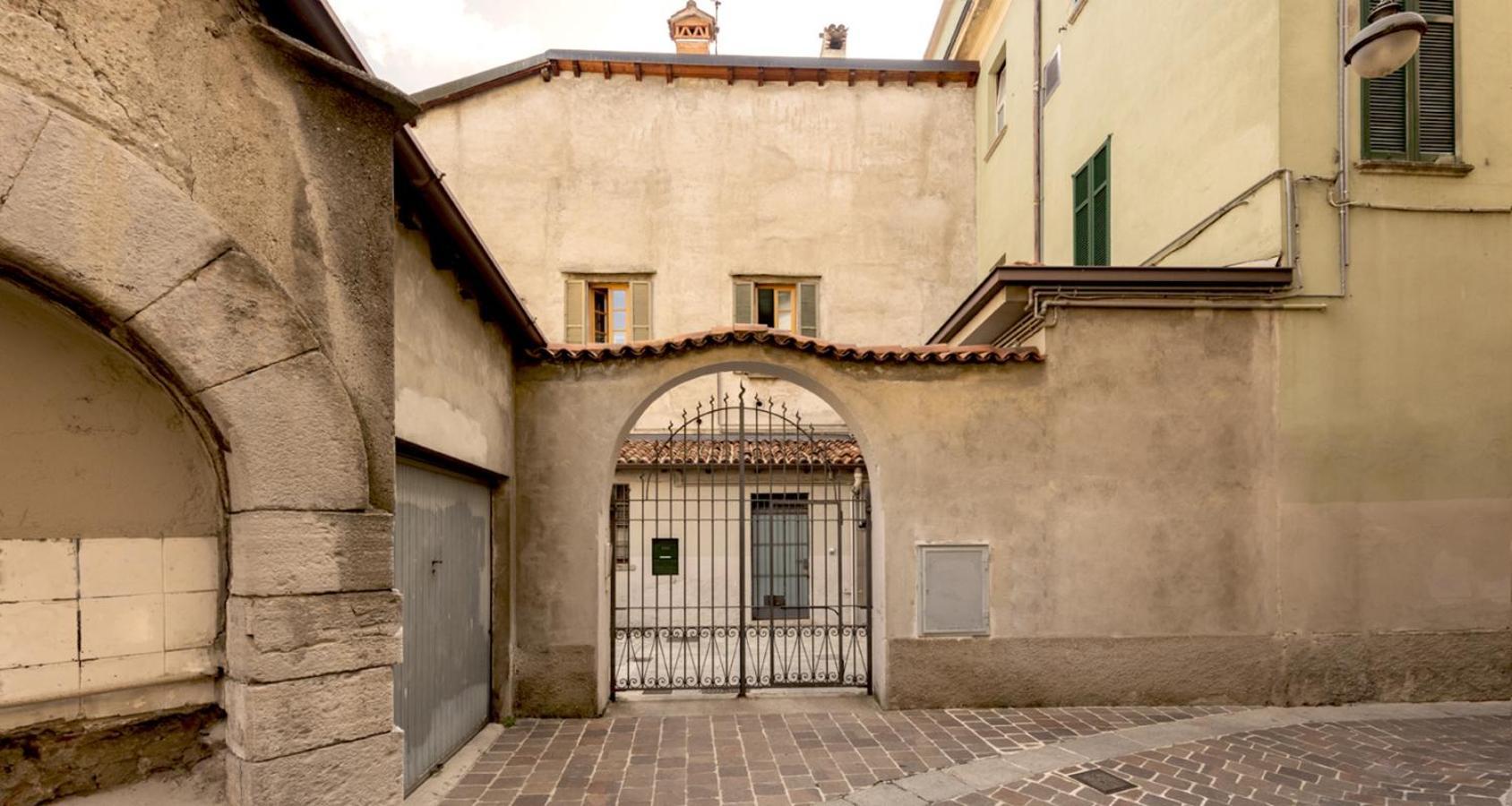 Charming Joivy Flat Next To Duomo Di Como Eksteriør bilde